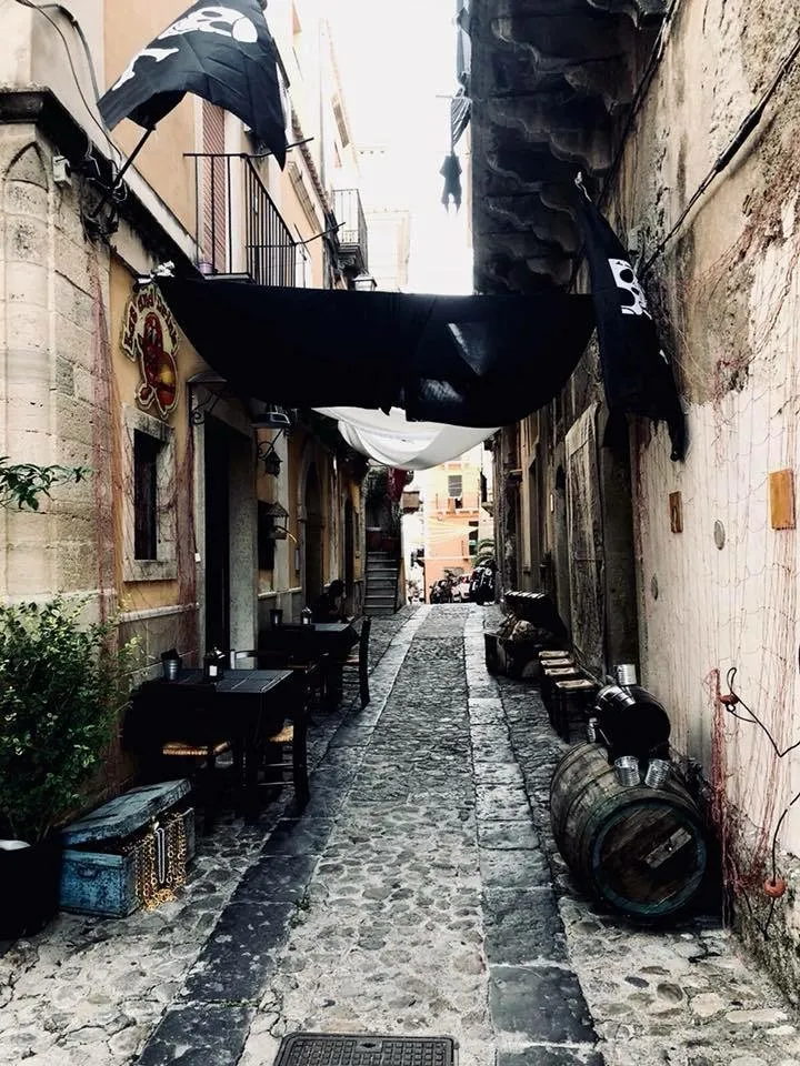 EAT END DRINK di Roberto Chianello_San Lucido_slider_image_1