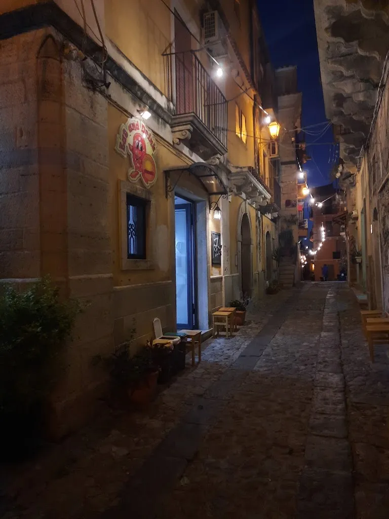 EAT END DRINK di Roberto Chianello_San Lucido_slider_image_2