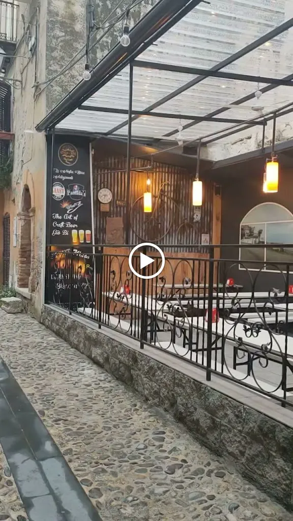 Donna Vienna Pub_San Lucido_slider_image_2