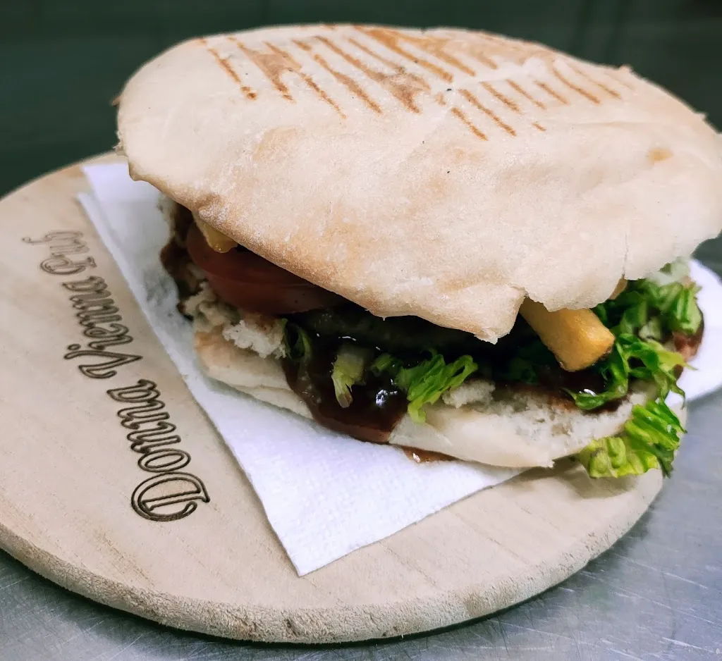 Donna Vienna Pub_San Lucido_slider_image_3