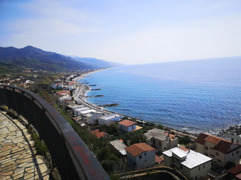 Gabriel Amancio_GAFIUBAR_San Lucido_review