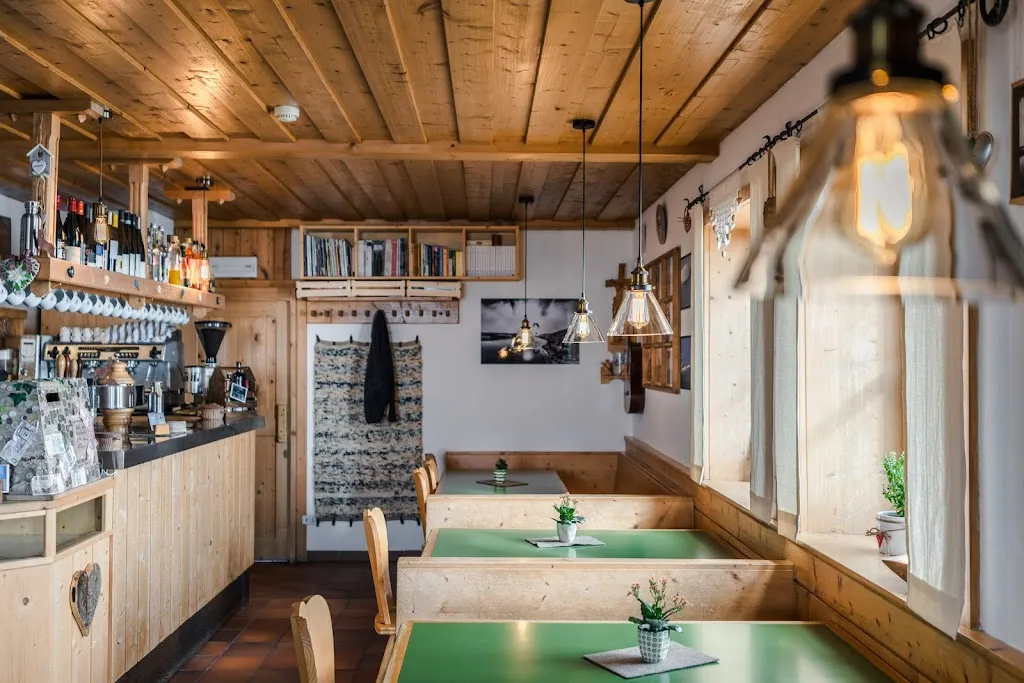 Kostner-Schutzhütte_Corvara_slider_image_3