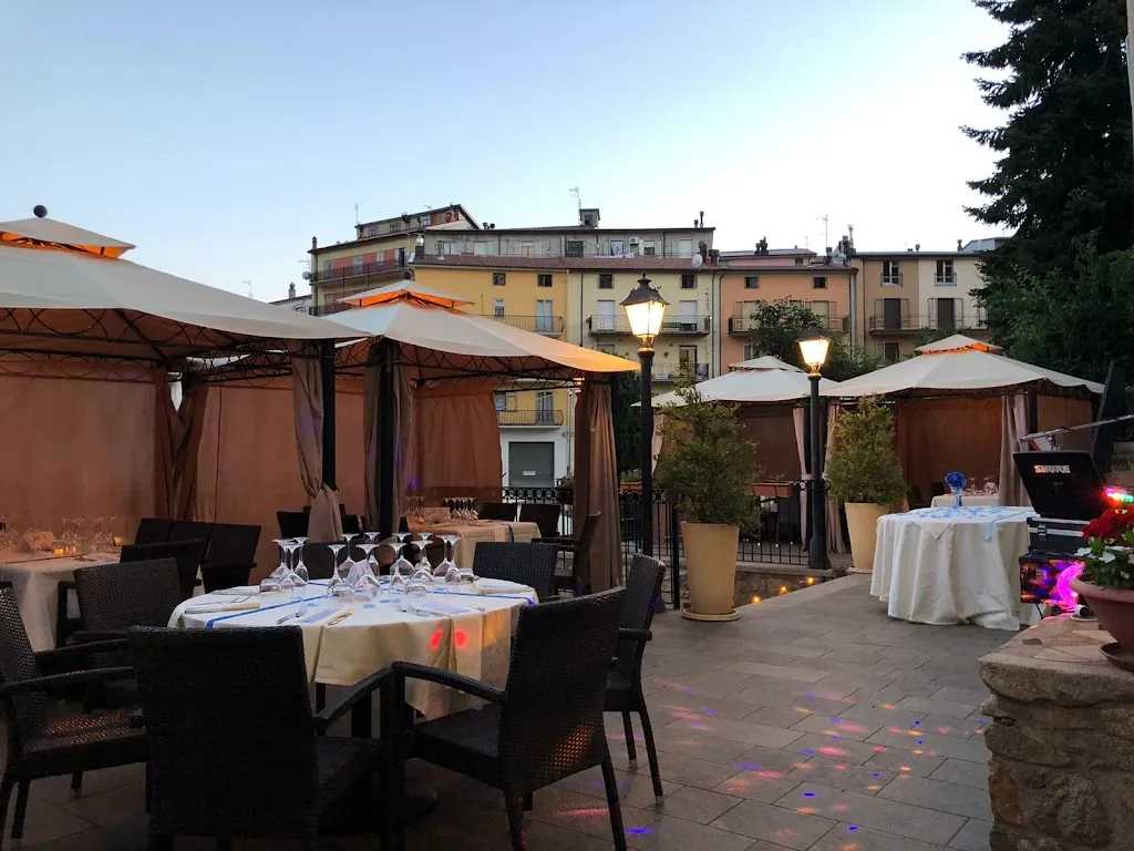 Jure Cafè Restaurant Pinseria_San Giovanni in Fiore_slider_image_1