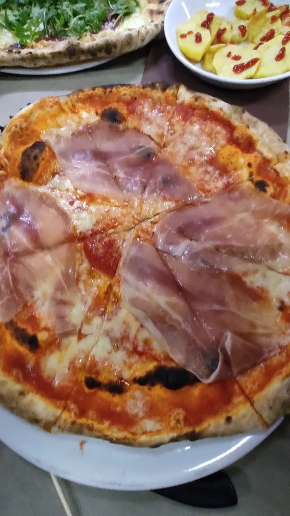 Filippo Viglianisi_La Pirainella Ristorante Pizzeria_San Giovanni in Fiore_recensione