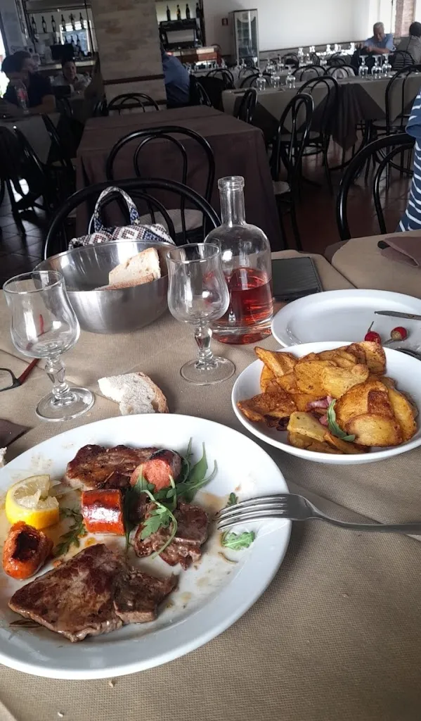 La Pirainella Ristorante Pizzeria_San Giovanni in Fiore_slider_image_2