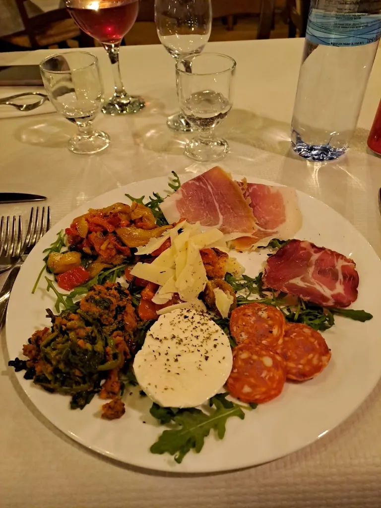 Ester Porcino_Casello 65 Ristorante Pizzeria Pinseria Griglieria Pizza Taxi Paninoteca_San Giovanni in Fiore_review