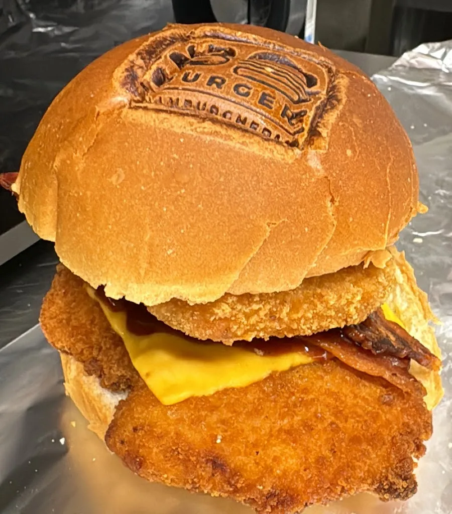 Menü_8 BURGER_San Nicolò_Bild_3