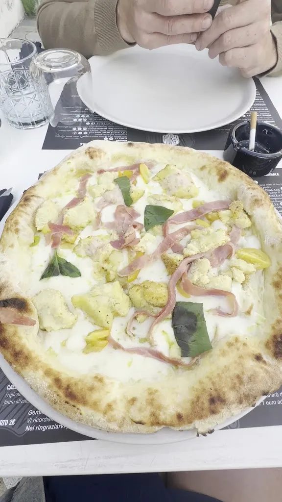 Jodie Nevid_Johnny’s Pizzeria_San Nicola Arcella_review