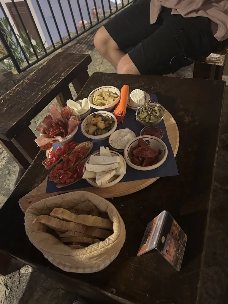 tristen mauro_Il Vicolo Vineria & Libreria_San Nicola Arcella_review