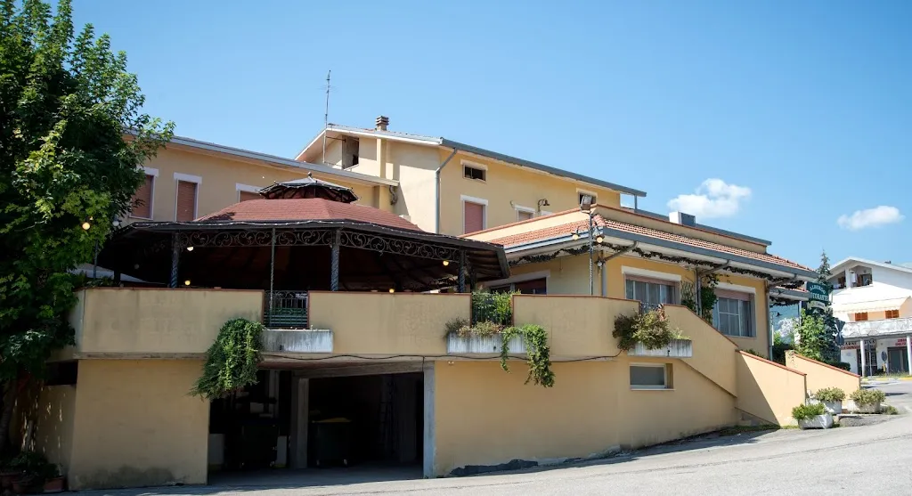 Albergo Ristorante S. Eufemia restaurant in Fara Filiorum Petri