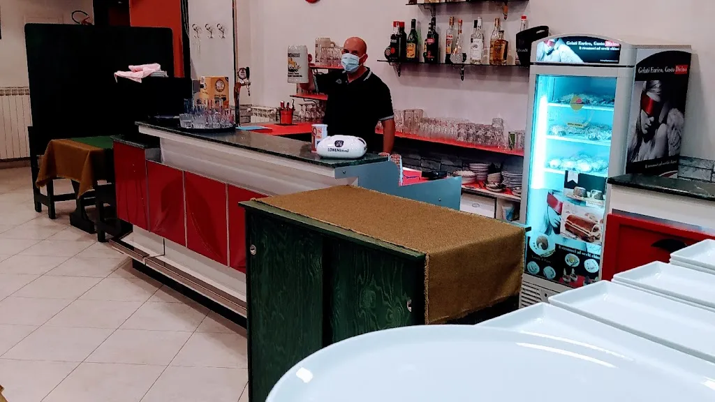 Pizzeria Mediterranee Sas restaurant in Sant'Andrea Ionio Marina