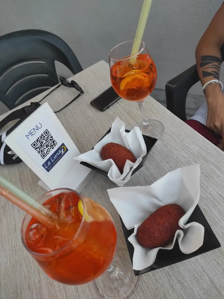 Giusi Squillacioti_Bar paninoteca La Luna F.C_Santa Caterina dello Ionio_review