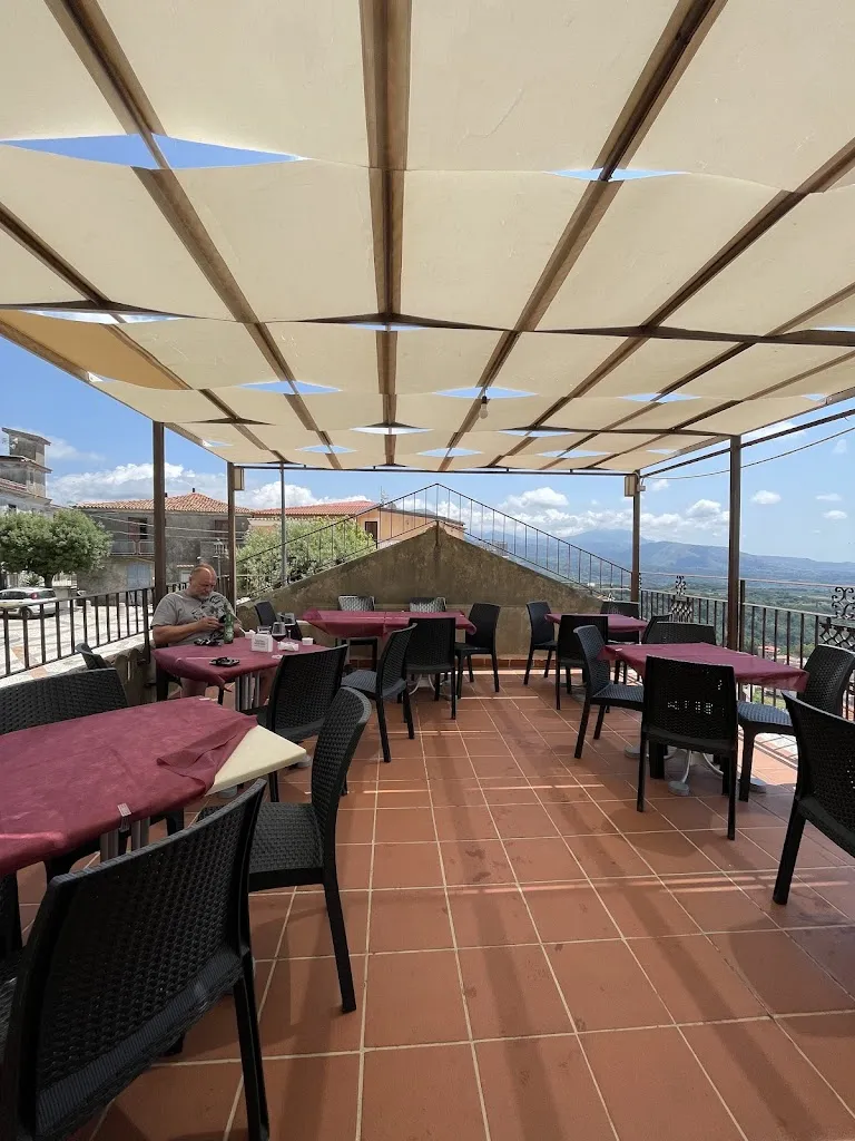 Bar Gelateria Artigianale Pub A Chiazza restaurant in Santa Domenica Talao