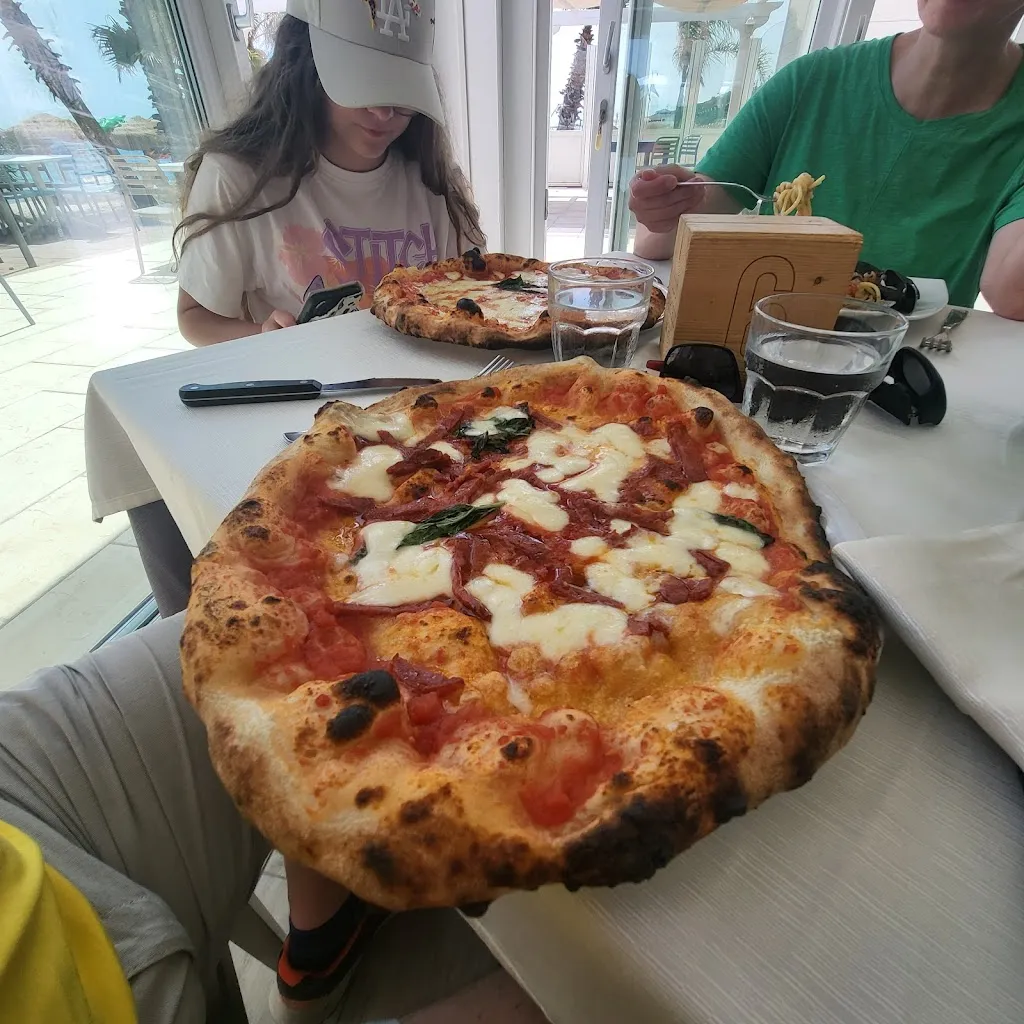 Tomáš Kletzander_Faro Blu - Ristorante di Pesce - Cocktail Bar- Pizzeria napoletana-Stabilimento balneare_Sellia Marina_review