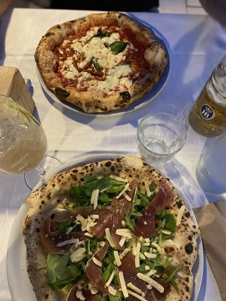 Jil P_Faro Blu - Ristorante di Pesce - Cocktail Bar- Pizzeria napoletana-Stabilimento balneare_Sellia Marina_review