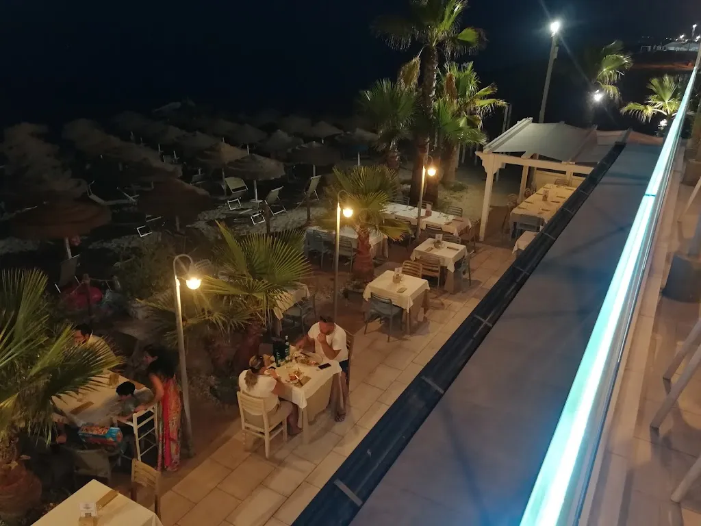 Faro Blu - Ristorante di Pesce - Cocktail Bar- Pizzeria napoletana-Stabilimento balneare_Sellia Marina_slider_image_3