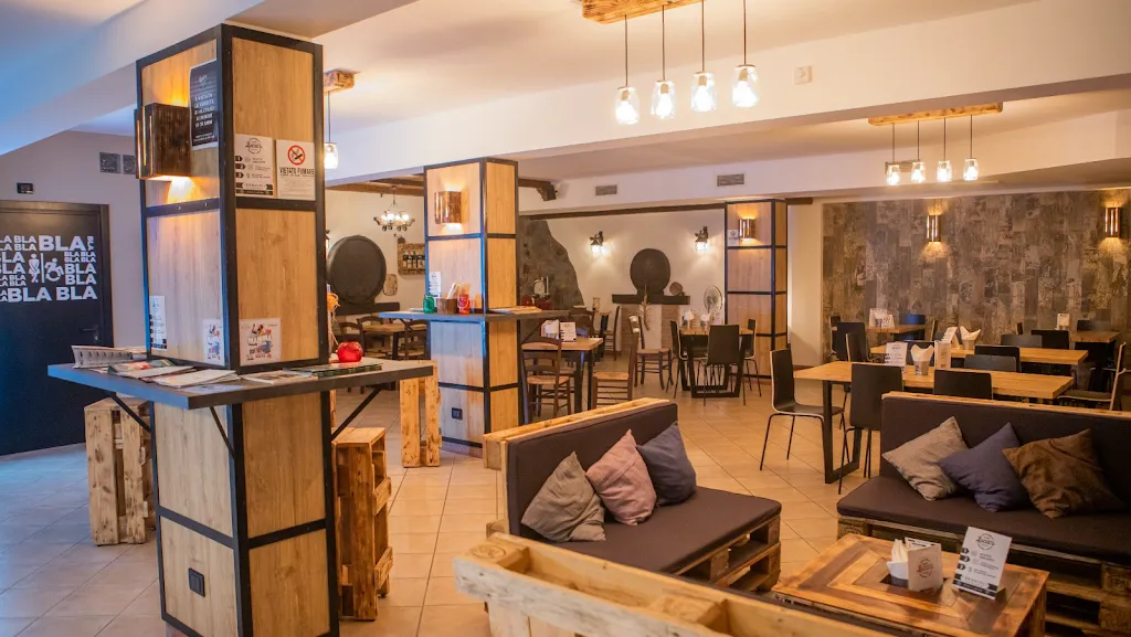 Luca's Garage restaurant in Scalea