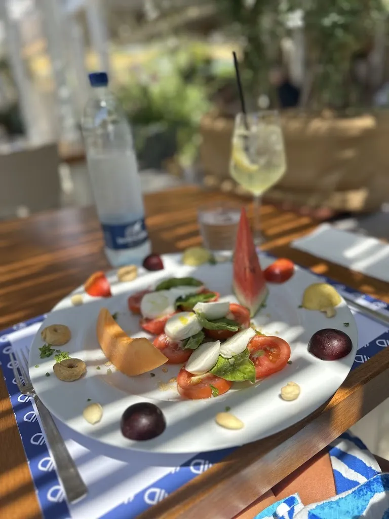 Lucy Rhys-Williams_Lounge Beach Lido Olgarino_Scalea_review