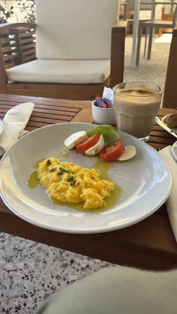 Nikola Pawlik_Lounge Beach Lido Olgarino_Scalea_review