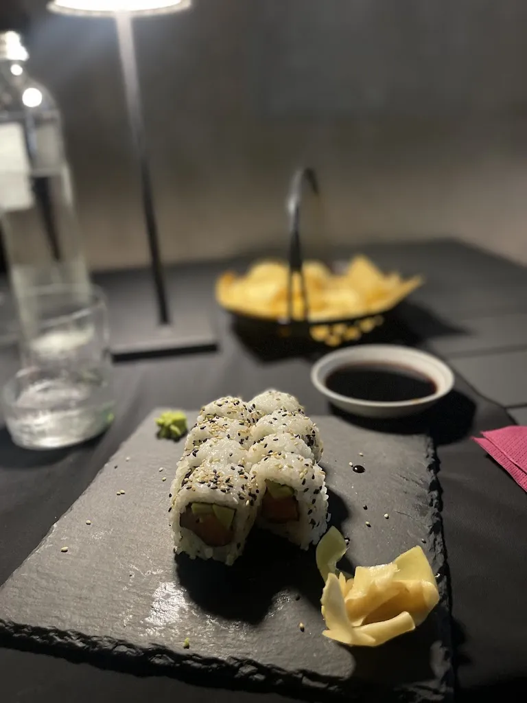 toma janulyte_FAHD Sushi bar_Scalea_review