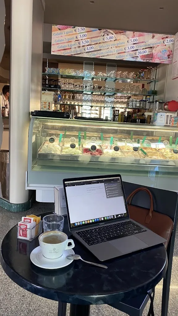 Aleksandr Ageev_Bar La Playa_Scalea_review