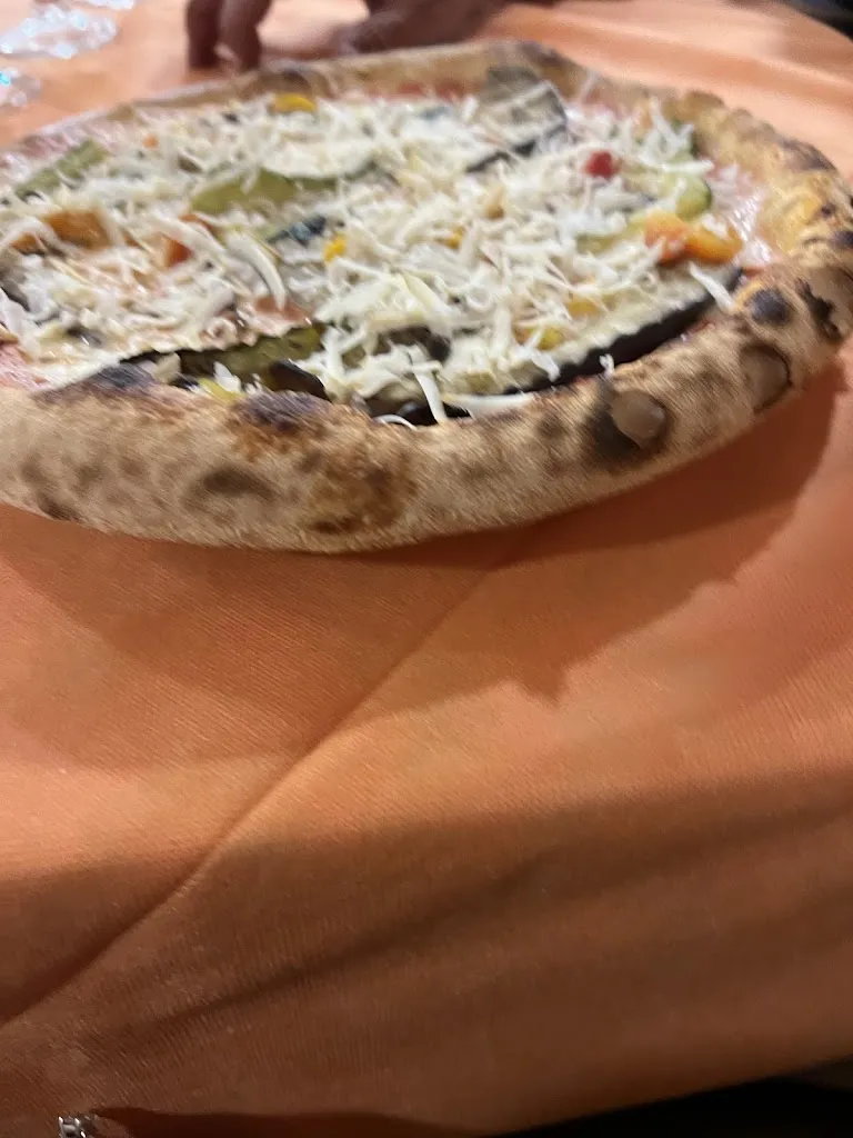 Claire Ivan_Pizzeria Le Mimose, Live Music_Scalea_review