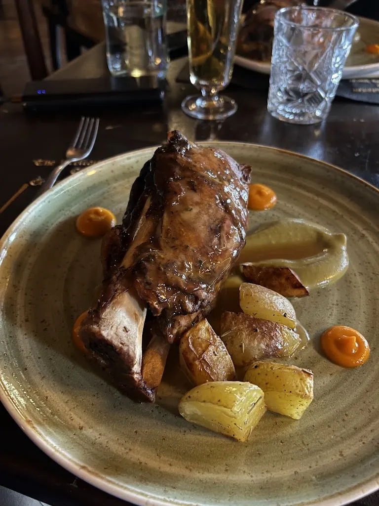 Minh Long_Beefeater's Victorian Pub_Serra San Bruno_review