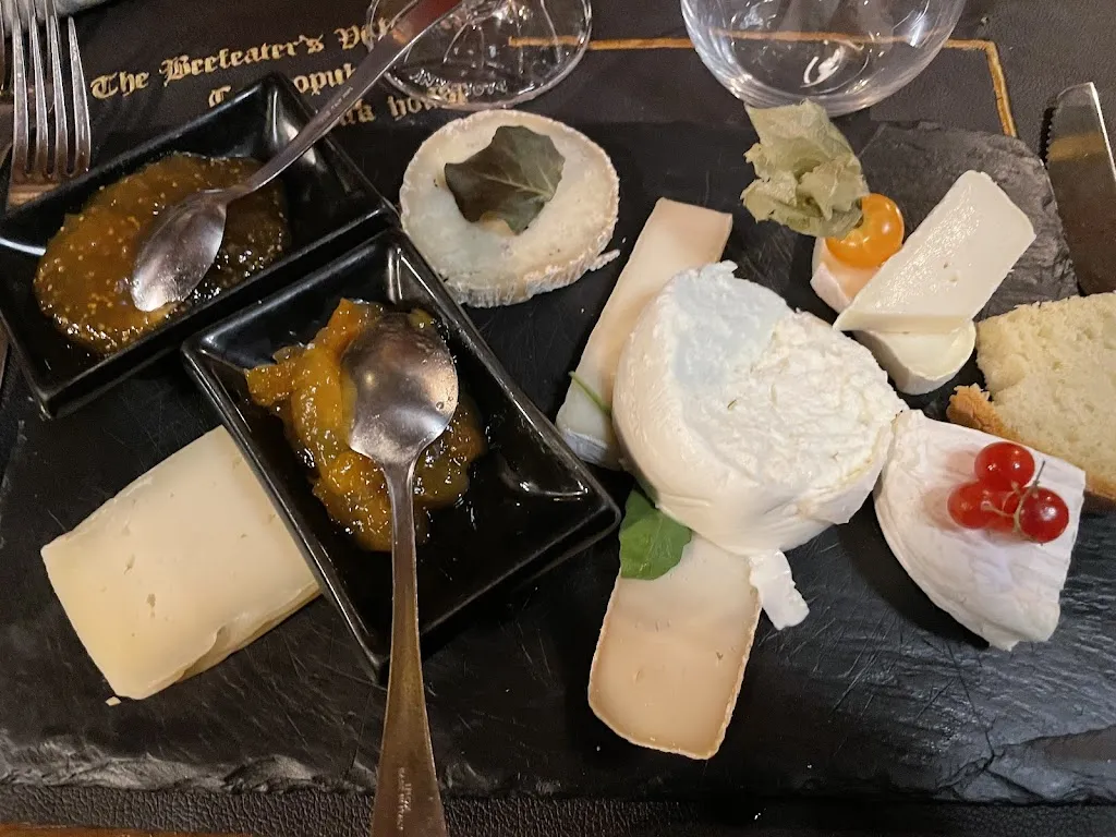 Beefeater's Victorian Pub_Serra San Bruno_slider_image_3