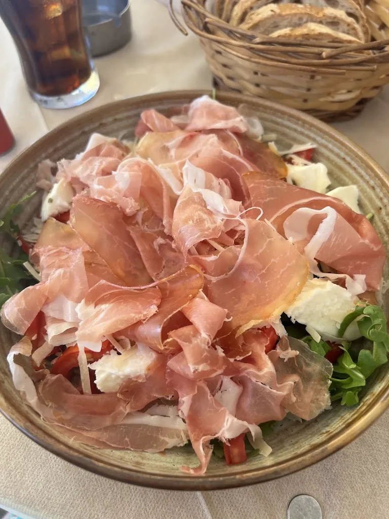 Trish Testa_Roxy Pub_Scilla_review