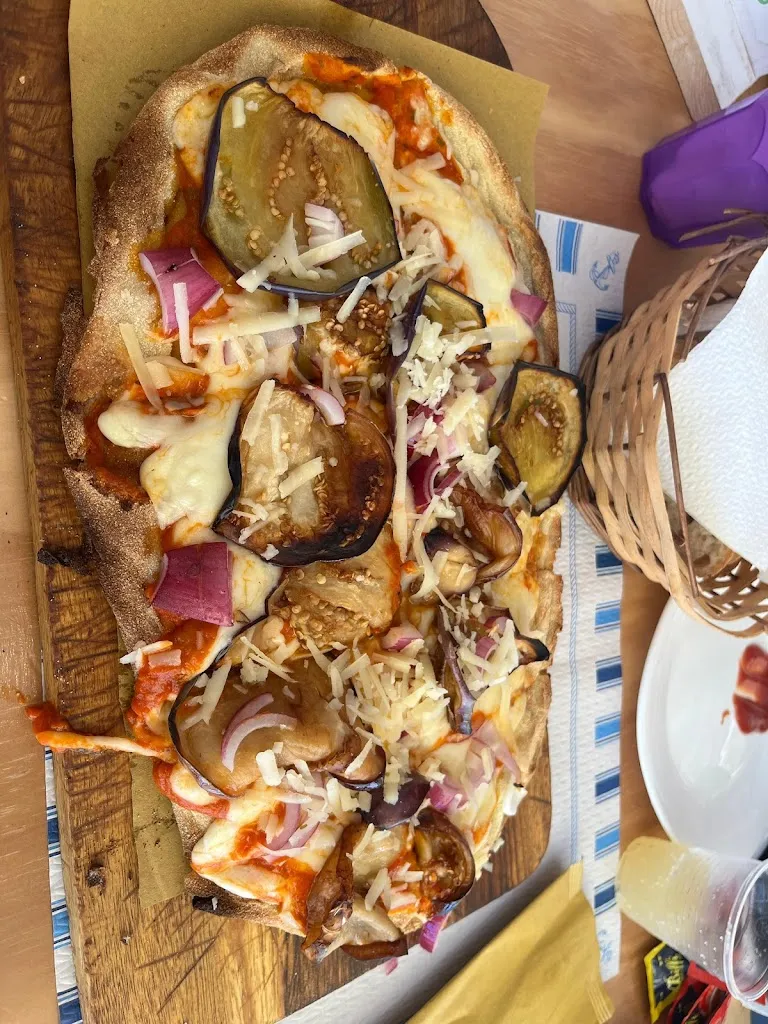 Natalia Miletić_Roxy Pub_Scilla_review