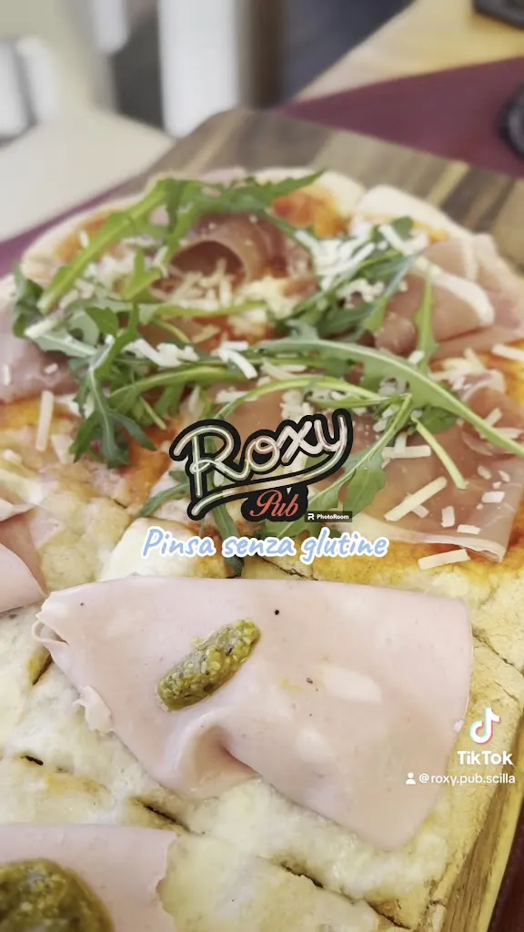 Roxy Pub restaurant in Scilla