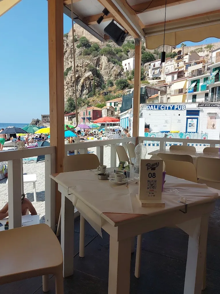 Roxy Pub_Scilla_slider_image_2