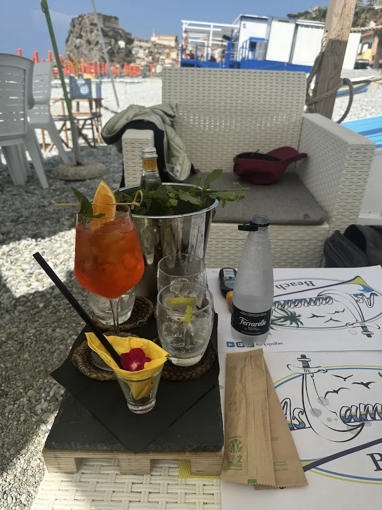 Agnieszka Robakiewicz_Astamanera Beach Bar_Scilla_review