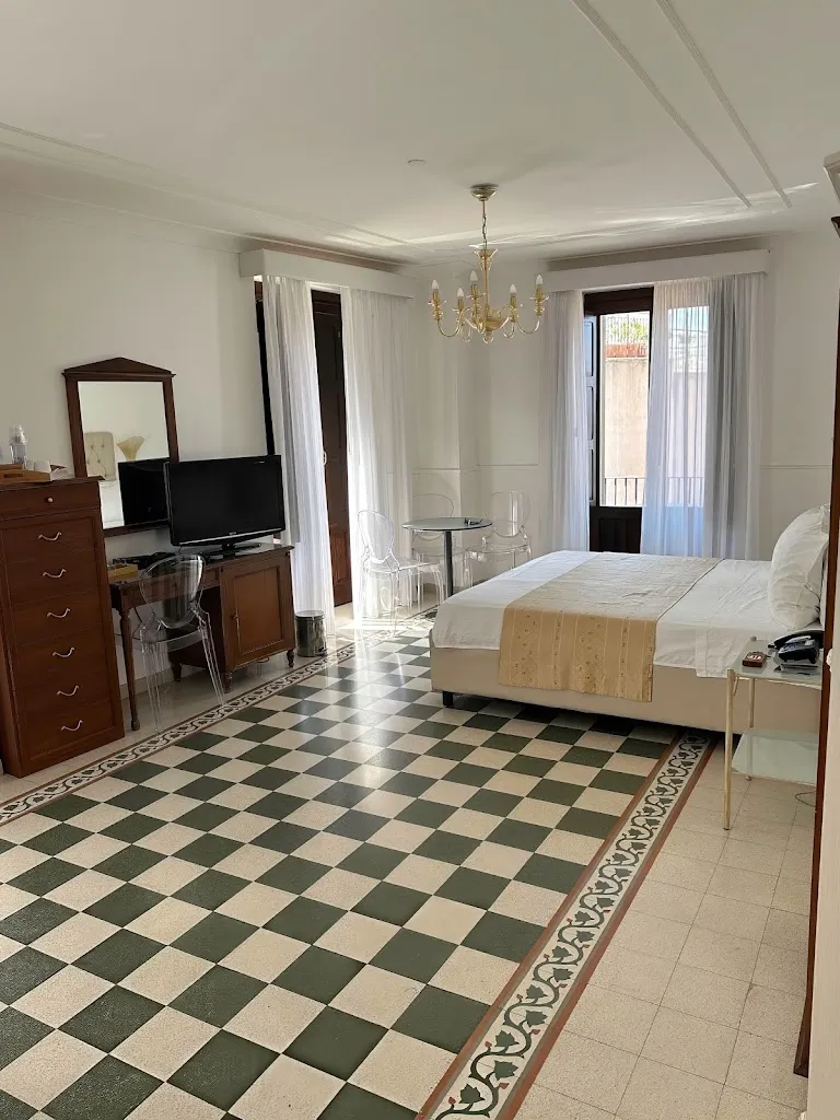 Aaron Peterson_Hotel Palazzo Krataiis_Scilla_review