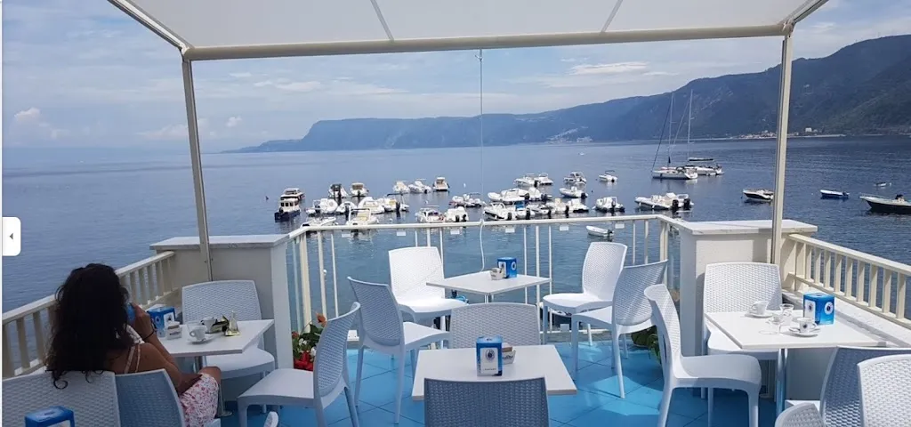 Molo 72 restaurant in Scilla