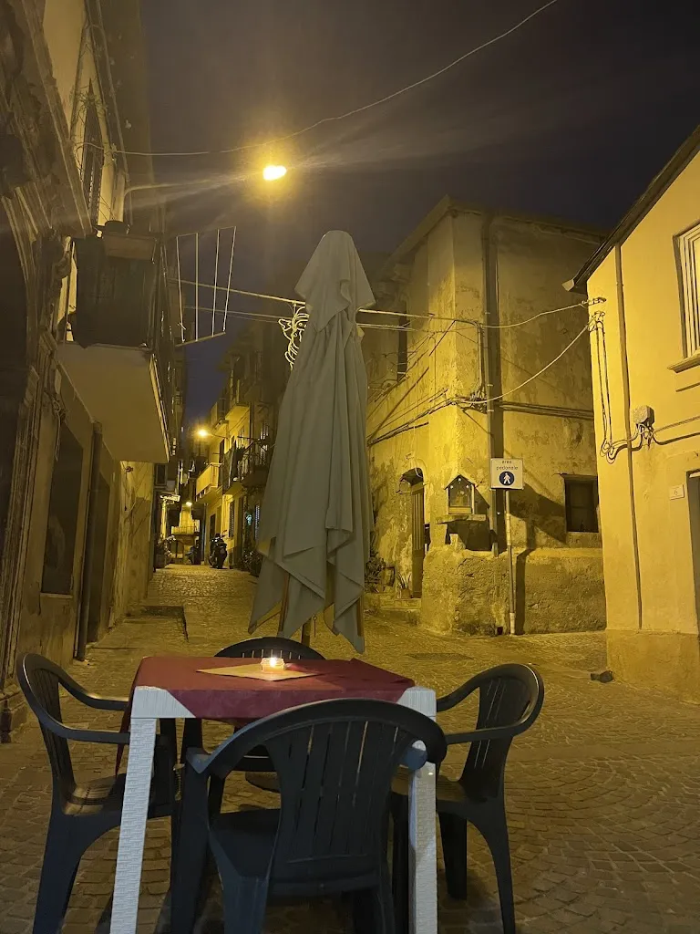 Dilay Güler_Pipirasta_Scilla_review