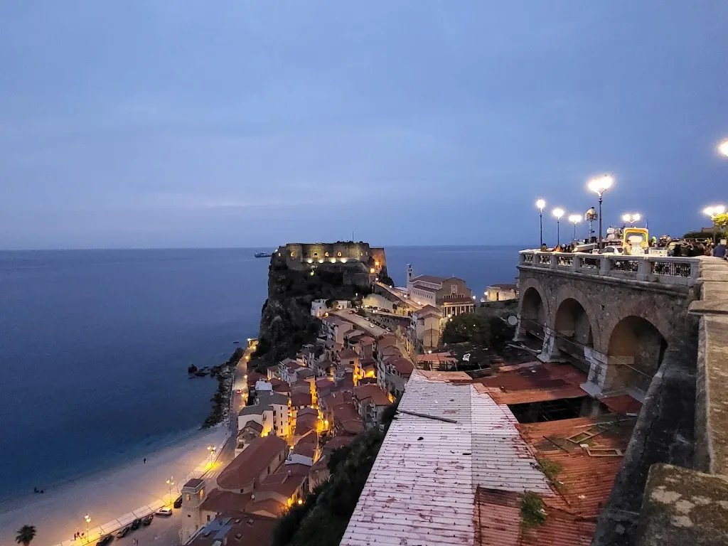 Mordi e fuggi - Scilla_Scilla_slider_image_3