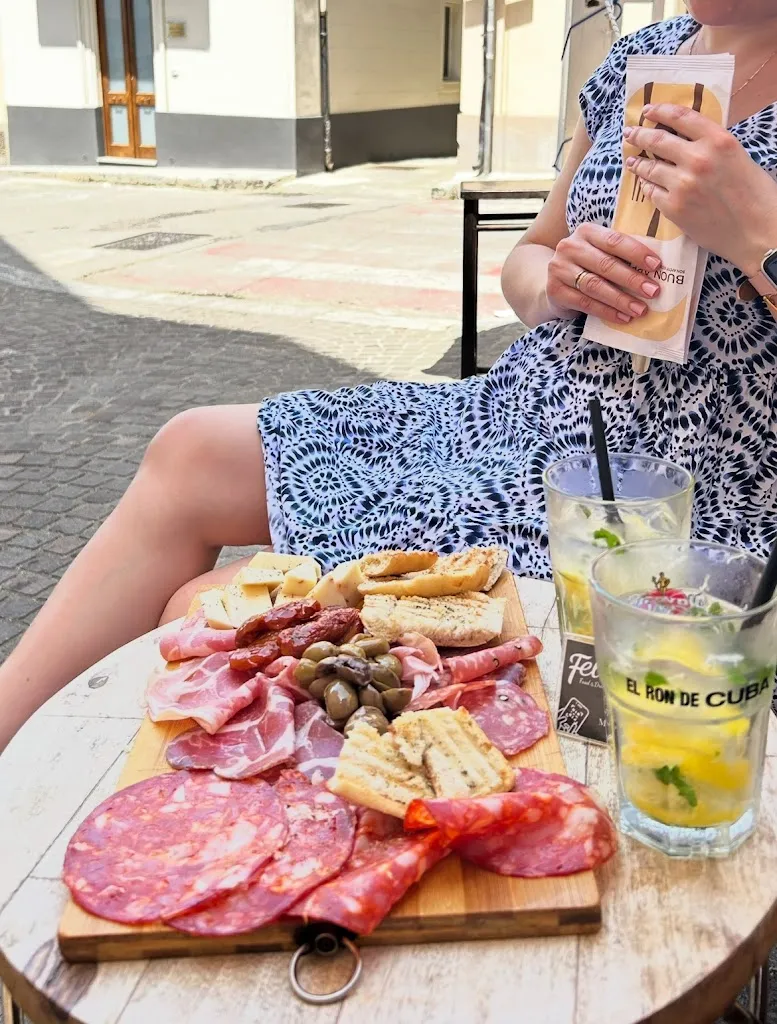 Krzysztof Z._Felix Pub_Scilla_review