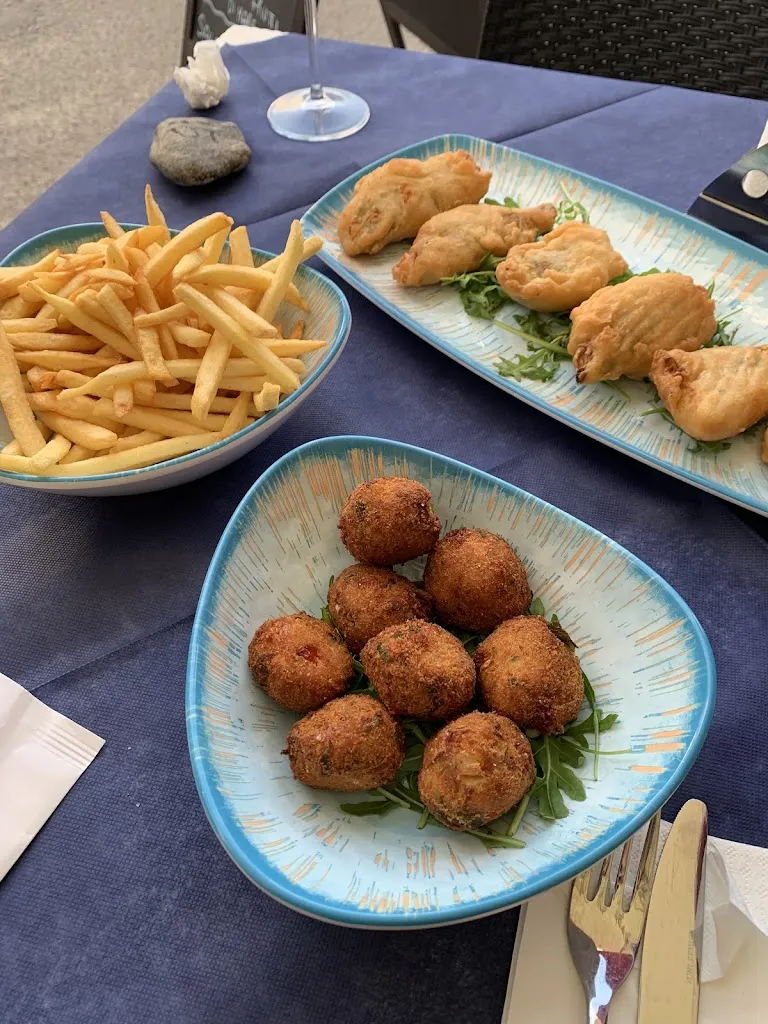 Alexandra Hobba_Medousa Novel Food_Scilla_review