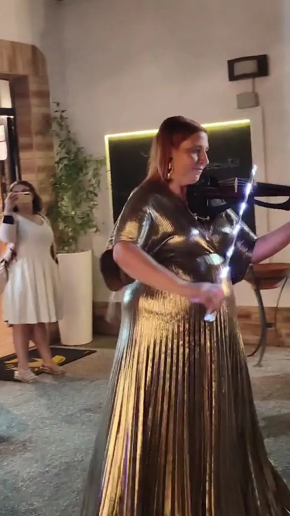 alessandra fontana_The Fox_Frisa_review