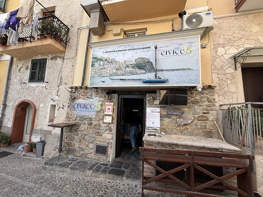 Eric Taylor_Civico 5 - #quellidelpaninocolpescespada_Scilla_review