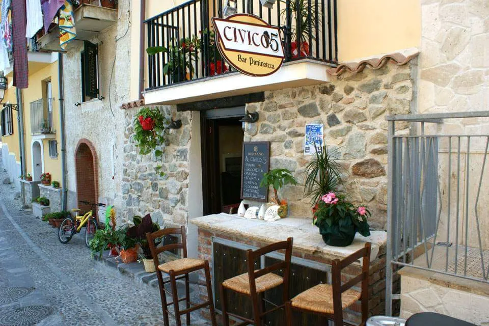 Civico 5 - #quellidelpaninocolpescespada_Scilla_slider_image_1