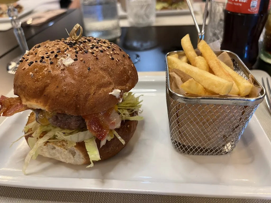 Bella Vita Street_Furci_slider_image_3