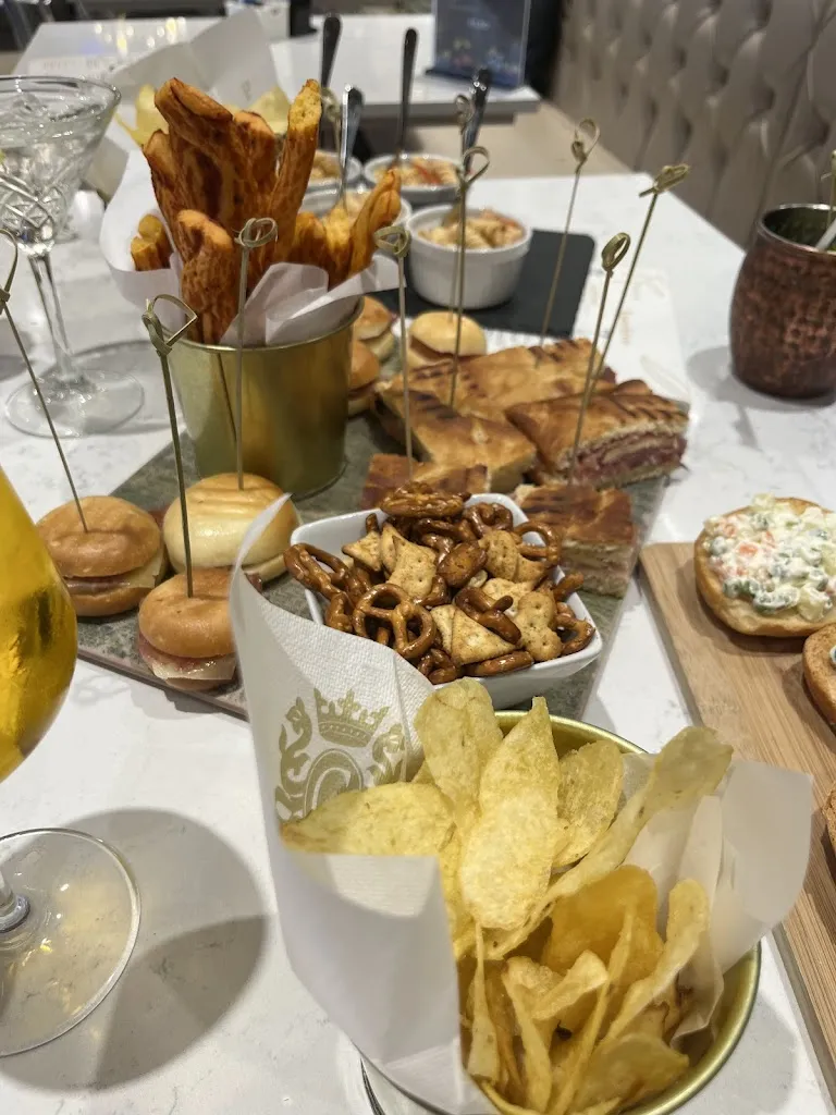 Noemi Granata_C-HOUSE MILANO cafè|restaurant_Settimo_review