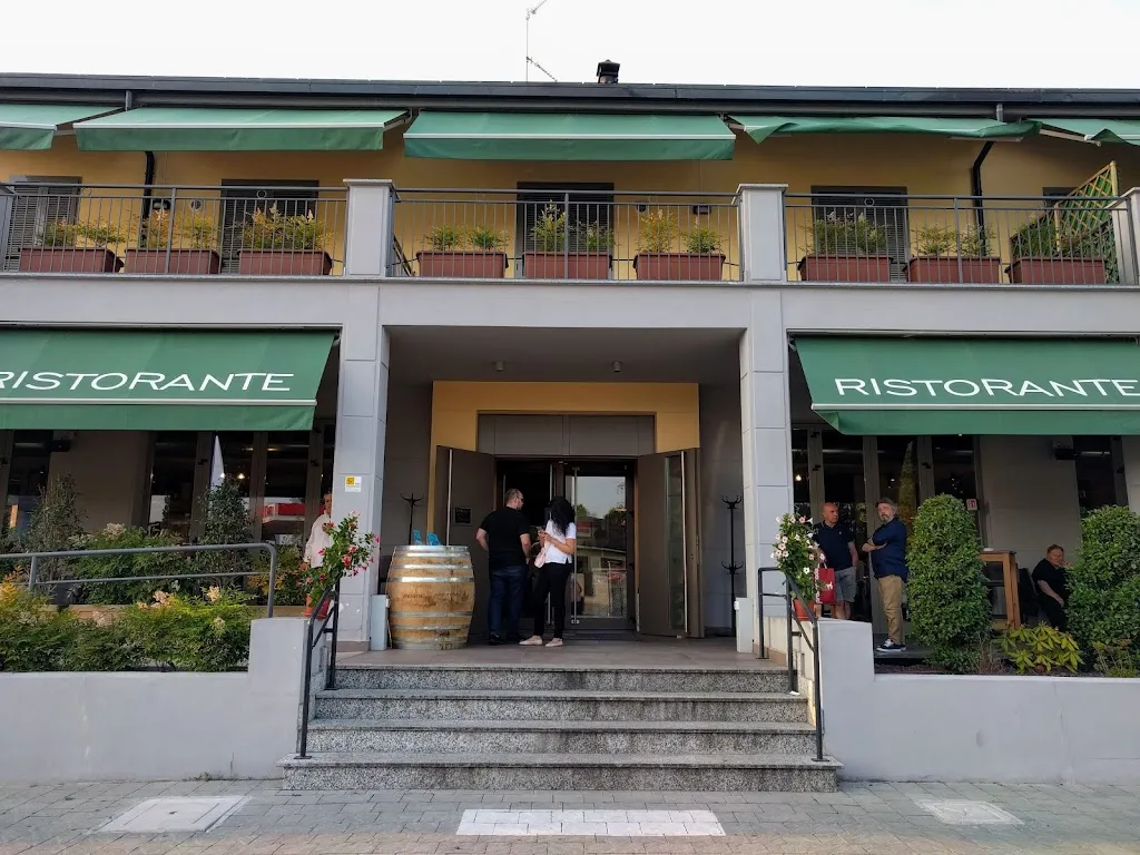 Oasi Rosa restaurant in Settimo