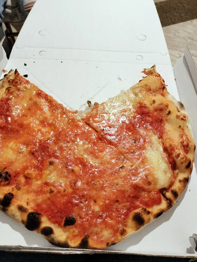 Pizzetteria rosticceria restaurant in Terranova da Sibari