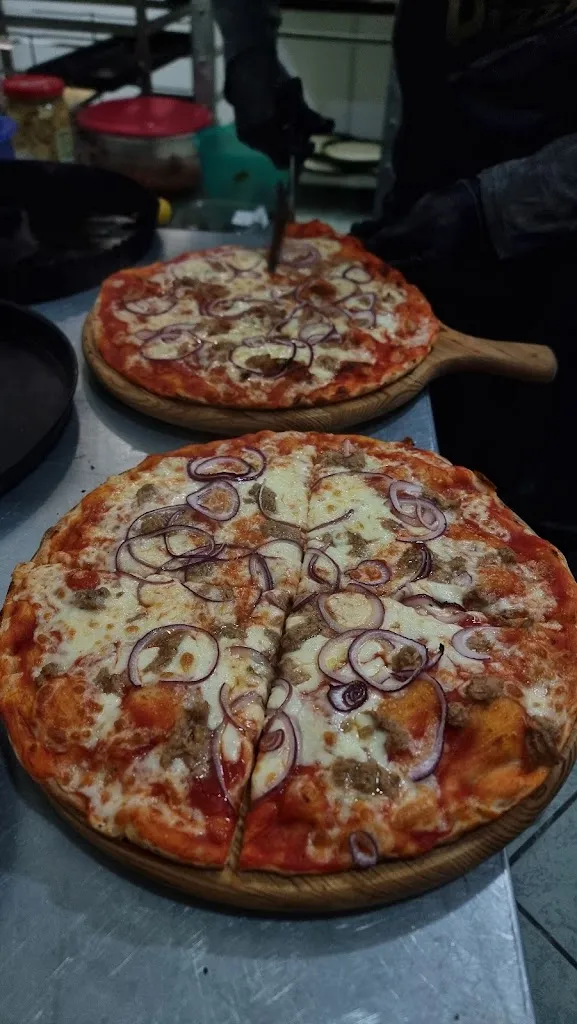 NU STUAZZ I PIZZA di STORINO FLAVIO restaurant in Terranova da Sibari