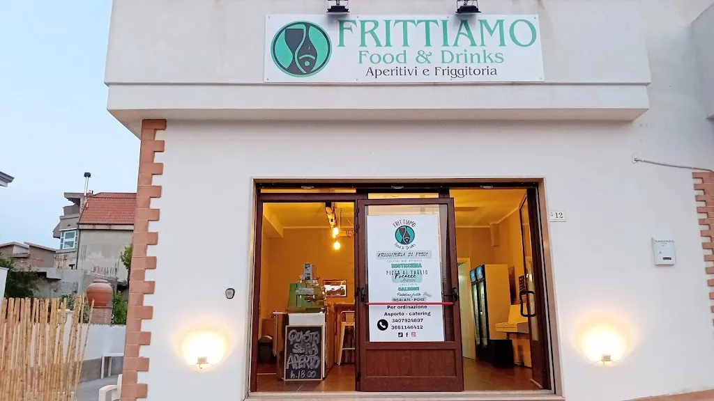 Frittiamo Food & Drinks restaurant in Strongoli