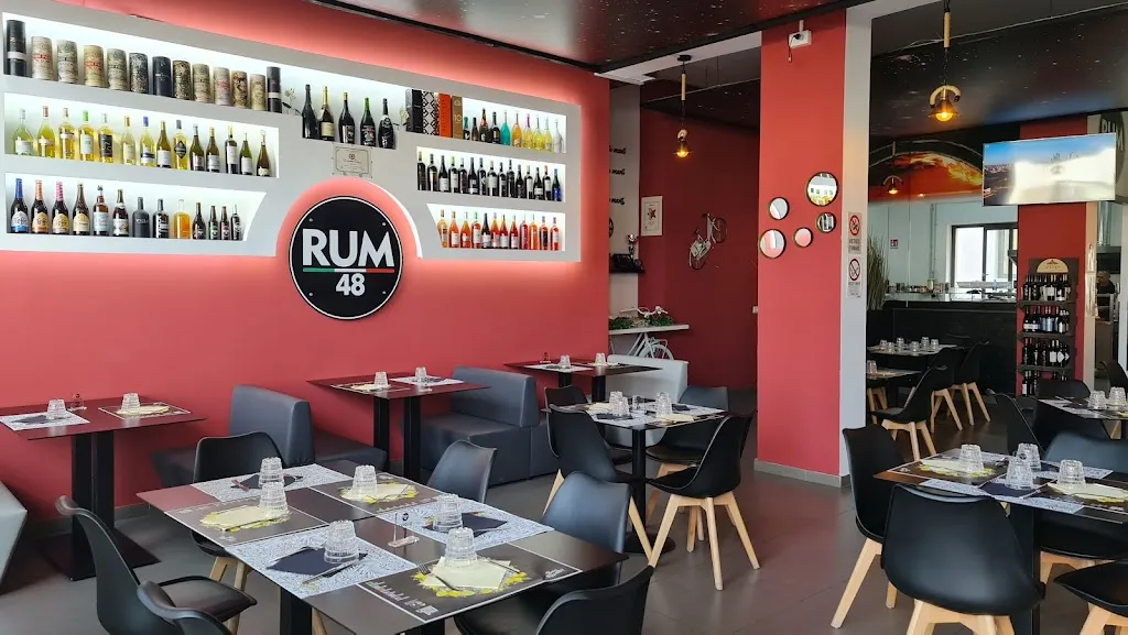 Rum 48 restaurant in Torre Melissa
