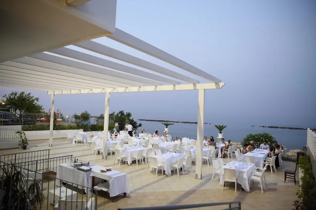 Hotel Dolce Stella restaurant in Torre Melissa
